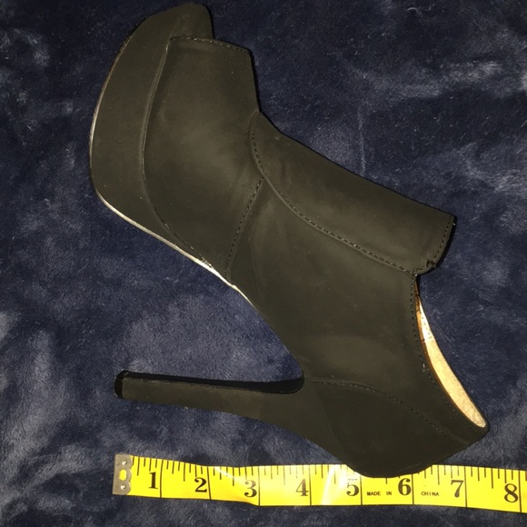 High Heels - Picture 3 of 4